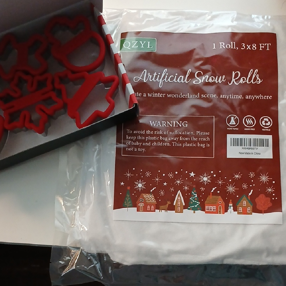 Artificial Snow Rolls - White & Cookie Cutters